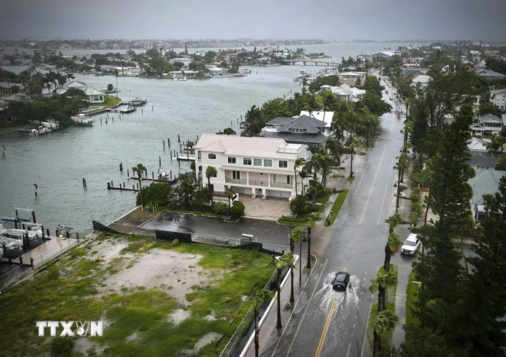 Mỹ: Hàng trăm chuyến bay tại Florida bị hủy do ảnh hưởng của bão Debby